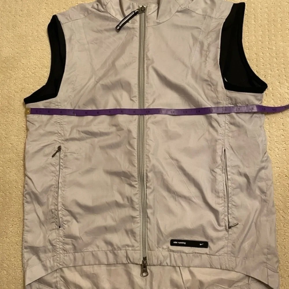 Women’s Nike Running Lightweight/Weatherproof Full Zip Vest